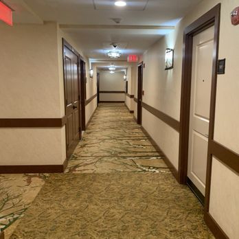 Bear Mountain Inn - Hall leading to the guest rooms - Hotels Near Me - Bear Mountain, New York