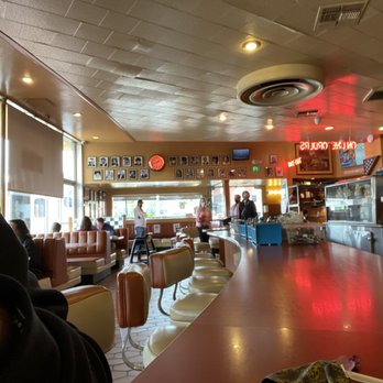 Bob’s Big Boy - View from the counter toward front entrance - American Near Me - Burbank, California