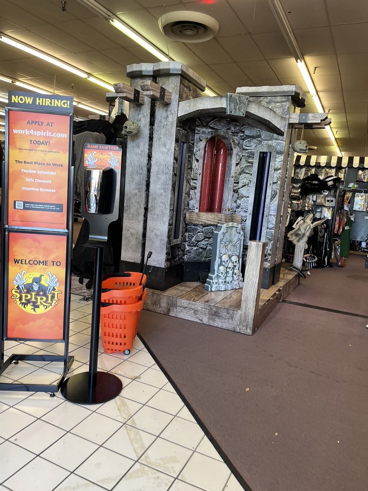 SPIRIT HALLOWEEN Updated September 2024 25 Photos 9930 Linn