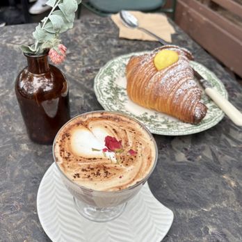 Il Giardino di Lilli - nutellino and vanilla custard croissant - Coffee & Tea Near Me - San Diego, California Il Giardino di Lilli - nutellino and vanilla custard croissant - Coffee & Tea Near Me - San Diego, California