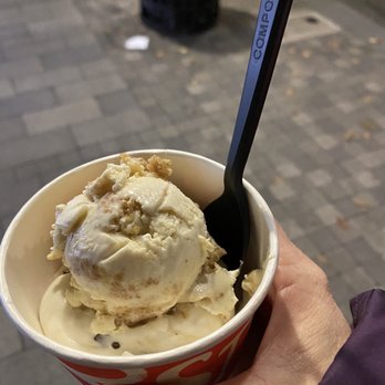Salt & Straw - Candied walnut cheesecake and the Great cookie swap - Ice Cream & Frozen Yogurt Near Me - Burlingame, California Salt & Straw - Candied walnut cheesecake and the Great cookie swap - Ice Cream & Frozen Yogurt Near Me - Burlingame, California