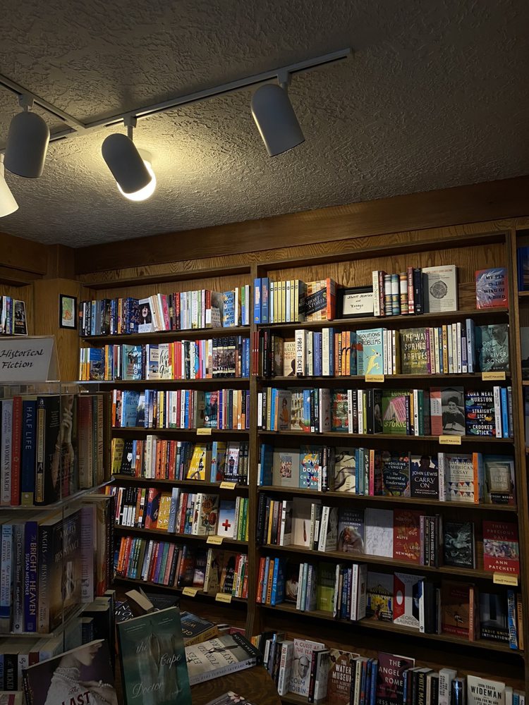 Cannon Beach Book Company Logo