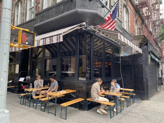 The Half Pint / Ernie's Bar by null