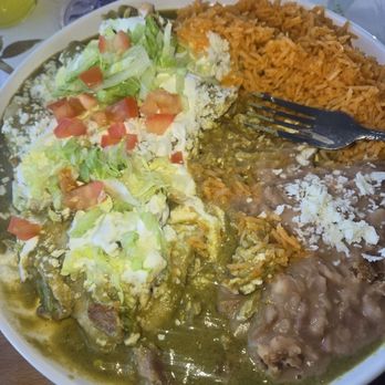 Food Yamilet - This is the enchiladas with a mild green sauce, Spanish rice and refried beans with all the fixin's. - Mexican Near Me - Long Beach, Washington