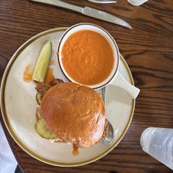 Dallas Gun Club - Fried bird & tomato basil soup