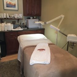 Salon Rouge - Facial room