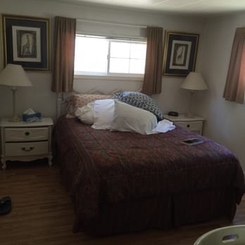 Bella Rosa Inn - Separate bedroom with two windows! - Hotels Near Me - Grants Pass, Oregon Bella Rosa Inn - Separate bedroom with two windows! - Hotels Near Me - Grants Pass, Oregon