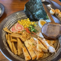 Black Garlic Ramen / 黒にんにくラーメン