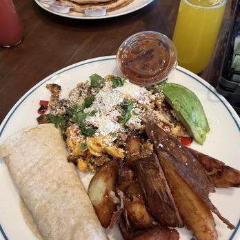 Claudine Kitchen & Bakeshop - Chorizo scramble - Breakfast & Brunch Near Me - Porter Ranch, California
