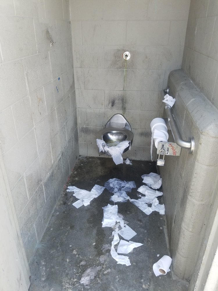 VENICE BEACH PUBLIC BATHROOMS Updated September 2024 28 Windward