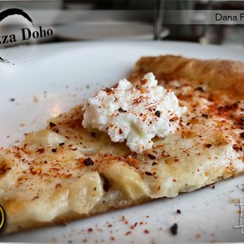Apizza Doho - Vampire Pizza w/Chone Shake Pepper Flakes (detail) - Pizza Near Me - Dana Point, California