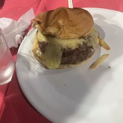 Tailhunter - What is this!? Sad excuse for a burger