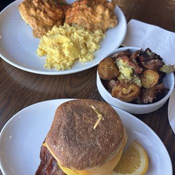 Good Lookin' - Biscuits and Gravy, potatos, and breakfast sandwich - Breakfast & Brunch Near Me - Omaha, Nebraska Good Lookin' - Biscuits and Gravy, potatos, and breakfast sandwich - Breakfast & Brunch Near Me - Omaha, Nebraska