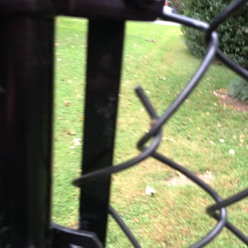 Long Fence - Careful you don't cut yourself on this exposed end. Also allows the fencing to unravel. - Fences & Gates Near Me - Chantilly, Virginia