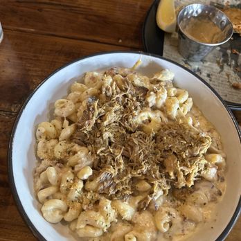 Whiskey 'N Rye Smokehouse - Loaded mac and cheese with pulled pork - Barbeque Near Me - Solvang, California