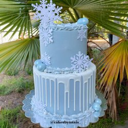 Snowflake winter wonderland cake