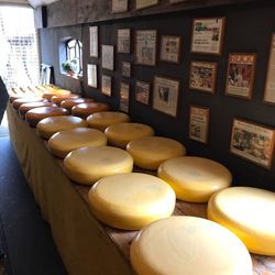Ruyge Weide - Cheeses getting ready