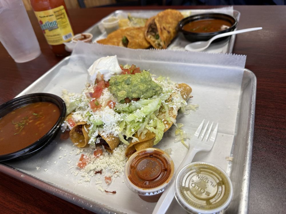 Viva Tacos & Birria Logo