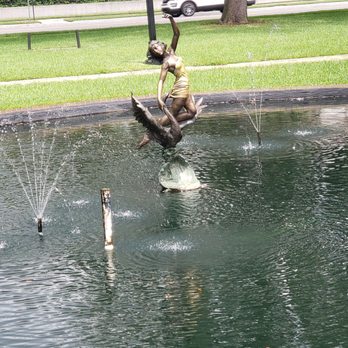 Lake Eola Park - Fountain - Parks Near Me - Orlando, Florida