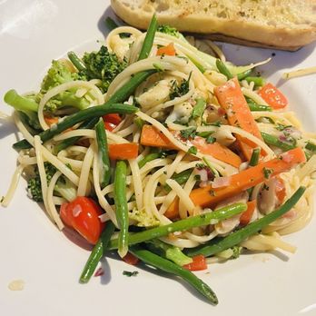 Margaritaville - Boston - Linguini with veggies - Sports Bars Near Me - Boston, Massachusetts Margaritaville - Boston - Linguini with veggies - Sports Bars Near Me - Boston, Massachusetts