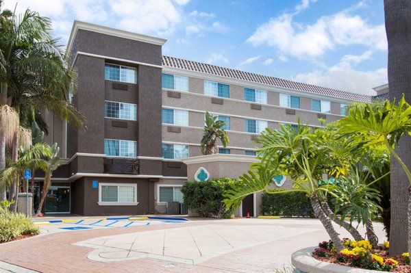 Comfort Inn Suites San Diego Zoo Seaworld Area 126 Photos