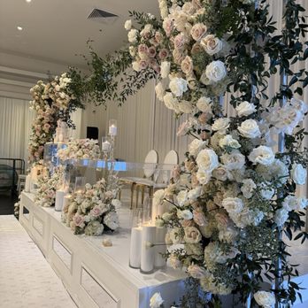 Details By Kellie - Beautiful flowers by the sweetheart table - Wedding Planning Near Me - San Diego, California Details By Kellie - Beautiful flowers by the sweetheart table - Wedding Planning Near Me - San Diego, California