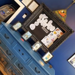 Commonwealth Tattoo Gallery - Interior decor