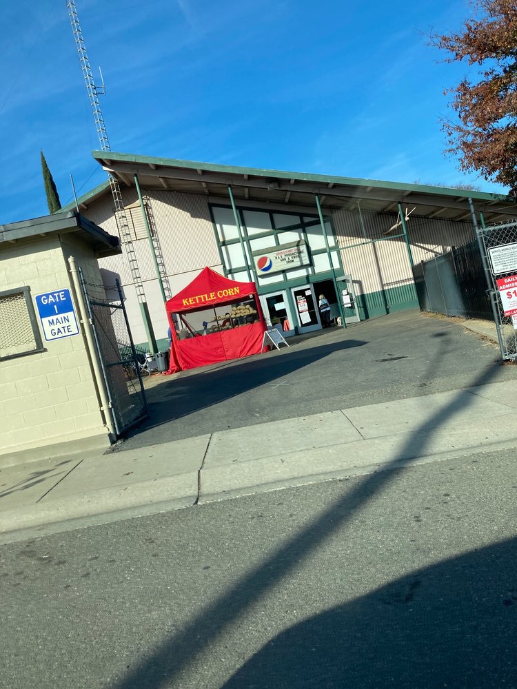 FAIRGROUND LAUNDROMAT Updated August 2024 118 Garden Hwy, Yuba City