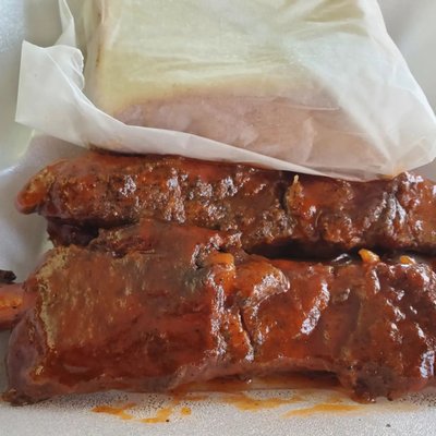 Smokey Pig Bar-B-Q by null