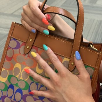 Lee Nails - Nail Salons Near Me - Chicago, Illinois