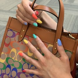 Lee Nails