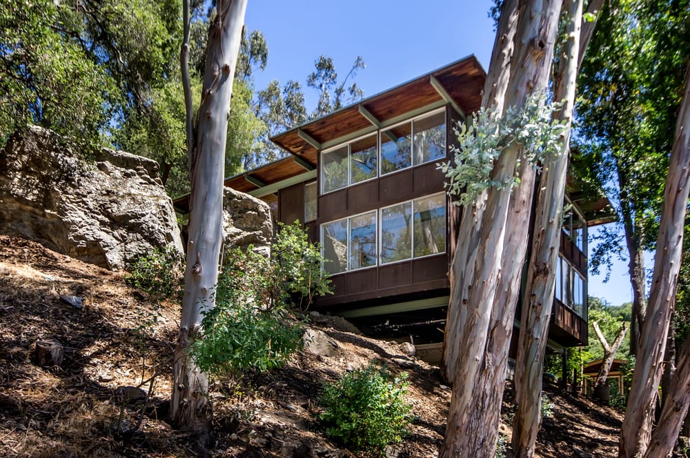 JULIE CARLSON ALAIN PINEL REALTORS Updated June 2024 15 Photos