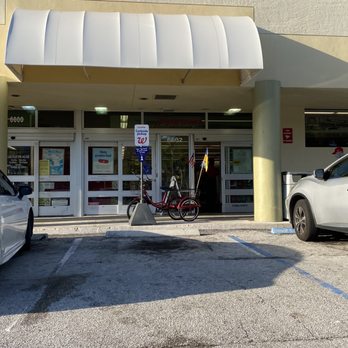 Walgreens - Coming from parking lot - Drugstores Near Me - Ft Lauderdale, Florida Walgreens - Coming from parking lot - Drugstores Near Me - Ft Lauderdale, Florida