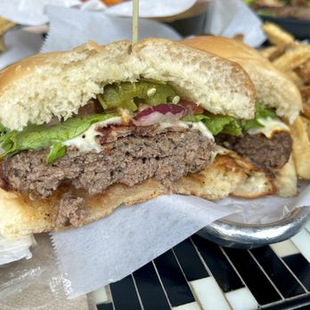 Lola's Street Kitchen - Jalapeño bacon burger - the meat to condiment ratio needs some work - Food Trucks Near Me - Midway, Utah Lola's Street Kitchen - Jalapeño bacon burger - the meat to condiment ratio needs some work - Food Trucks Near Me - Midway, Utah