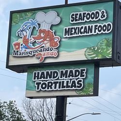 Marisqueando Ando Seafood & Mexican Food - Sign