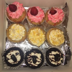 Nothin But Kakes - Apple, strawberry confetti and double Oreo chocolate cupcakes