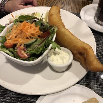 Lake Simcoe Arms - Fish and salad - Canadian (New) Near Me - Jacksons Point, Ontario