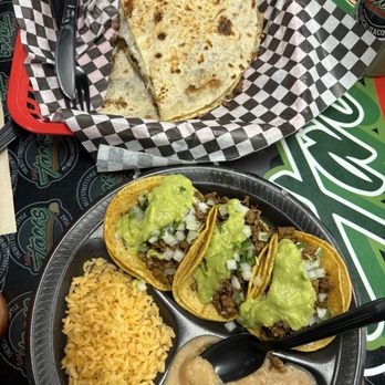 CaliTacos Restaurant - Tacos de carnitas Quesadillas - Mexican Near Me - Gilbert, Arizona