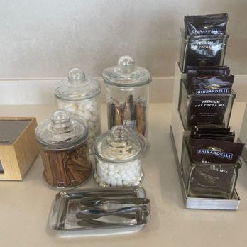 American Airlines Flagship Lounge - Hot chocolate bar - Airport Lounges Near Me - Chicago, Illinois