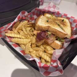 Eat ‘N Geaux Grill - Shrimp BLT