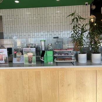 Tii Cup - Counter with prompt drinks and snacks - Bubble Tea Near Me - Richfield, Minnesota