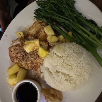 Yard House - Maui Pineapple Chicken - New American Near Me - Mclean, Virginia Yard House - Maui Pineapple Chicken - New American Near Me - Mclean, Virginia