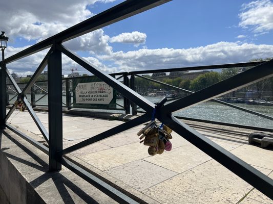 Pont des Arts by null