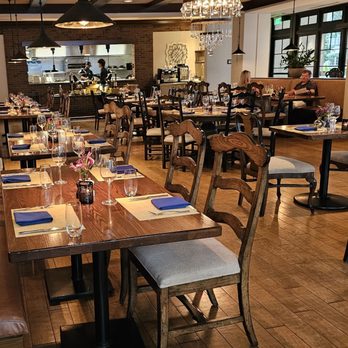 Hamilton's Kitchen - Main dining area - New American Near Me - Winter Park, Florida