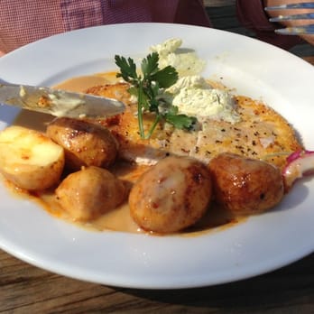 Borås Djurpark - Schnitzel från savannen restaurangen - Zoos Near Me - Borås, O