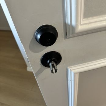 B&A Locksmith 24/7 - Broken door handle - Keys & Locksmiths Near Me - Los Angeles, California B&A Locksmith 24/7 - Broken door handle - Keys & Locksmiths Near Me - Los Angeles, California