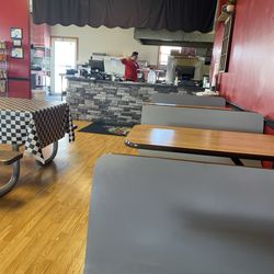 Fox's Pizza Den - Interior
