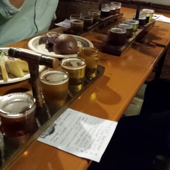 Honolulu Beerworks - Beer flights - Brewpubs Near Me - Honolulu, Hawaii Honolulu Beerworks - Beer flights - Brewpubs Near Me - Honolulu, Hawaii
