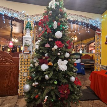 El Tapatio - Their gorgeous Christmas tree - Mexican Near Me - Auburn, California