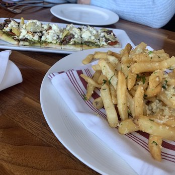 Sonoma Grille - Garlic fries, vegetarian flatbread - Seafood Near Me - Sonoma, California Sonoma Grille - Garlic fries, vegetarian flatbread - Seafood Near Me - Sonoma, California